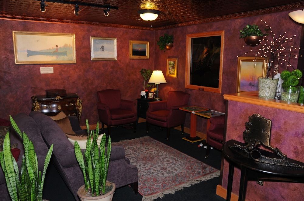 Pike's Waterfront Lodge 2
