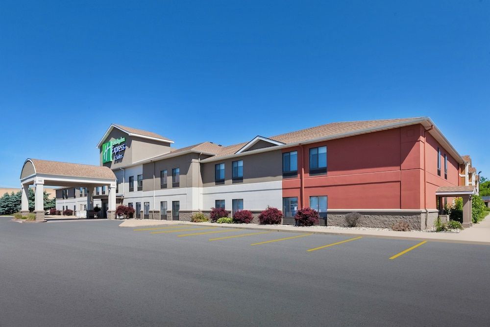Holiday Inn Express & Suites THREE RIVERS by IHG 1