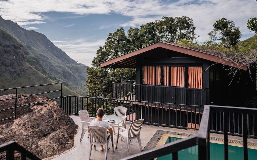 Ella Deck Resort 1
