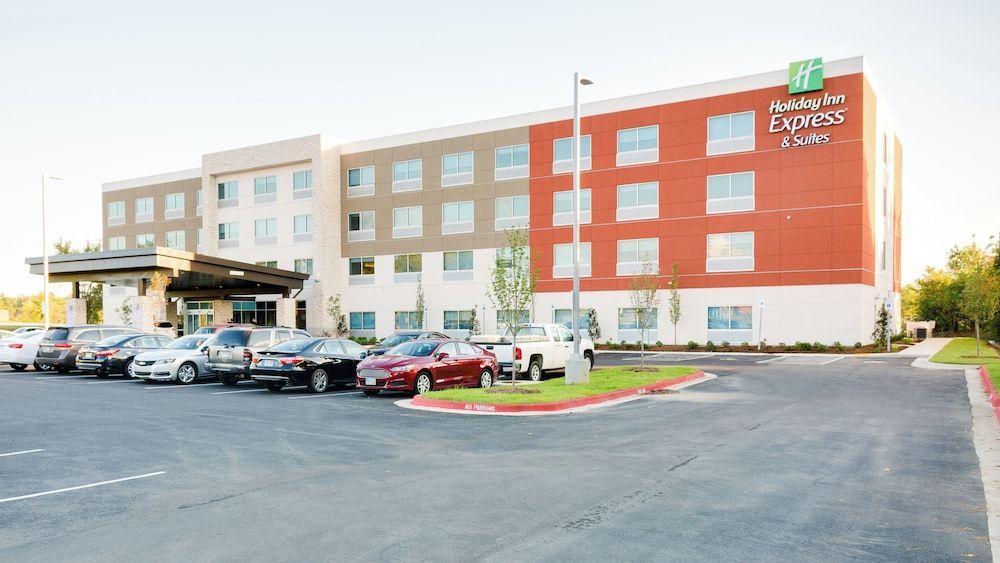 Holiday Inn Express & Suites RUSSELLVILLE by IHG 1