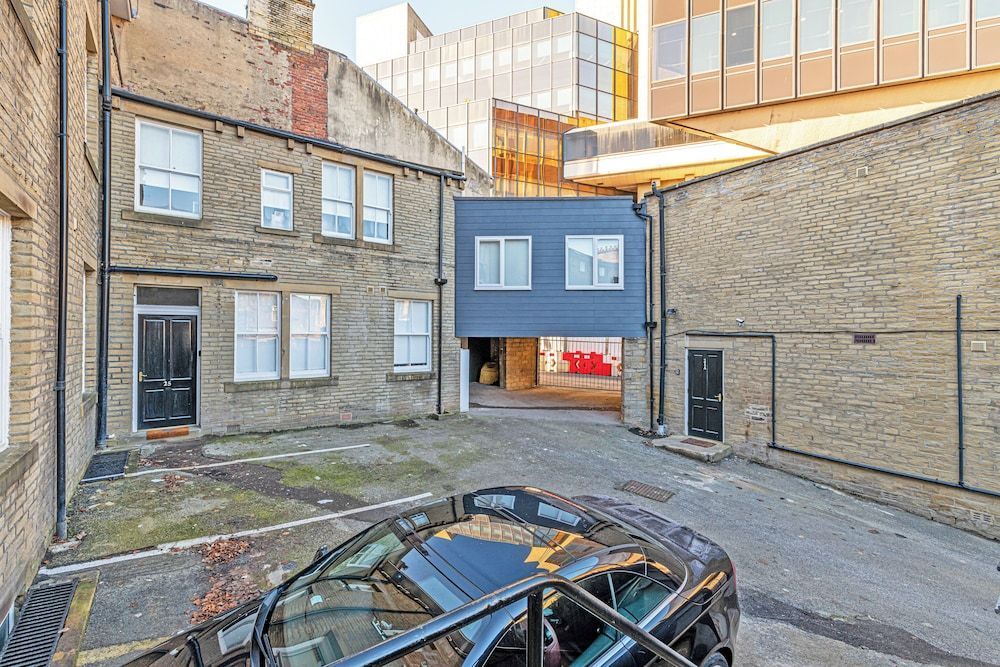 Prescott Court by Guestz 1