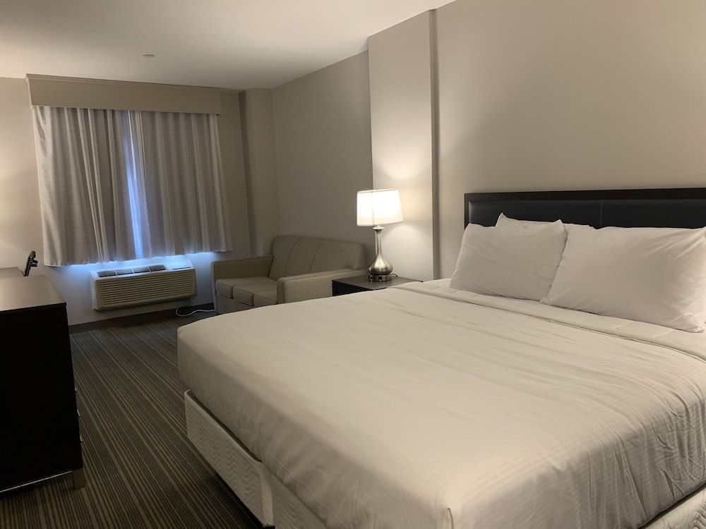 Wingate by Wyndham JFK Airport/Far Rockaway 2