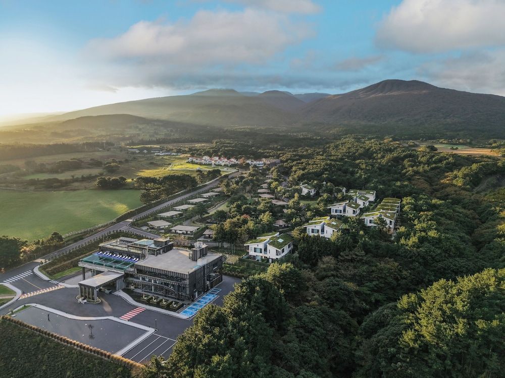Amber Pure Hill Hotels & Resorts Jeju 1