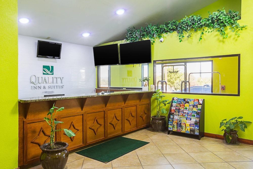 Quality Inn & Suites near Six Flags East 2
