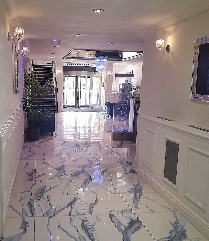 The Hillcrest Hotel 2