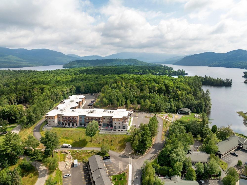 Cambria Hotel Lake Placid - Lakeside Resort 1