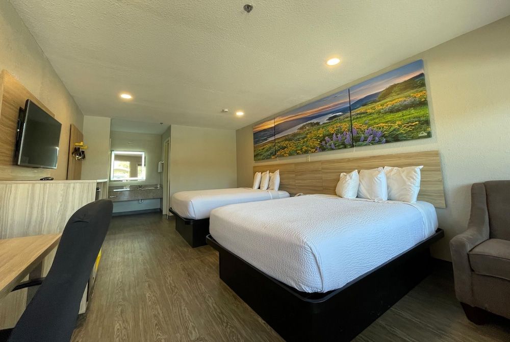 Days Inn by Wyndham Near Seaworld San Antonio 1