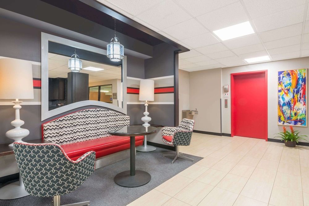Ramada by Wyndham Catlettsburg Ashland 2