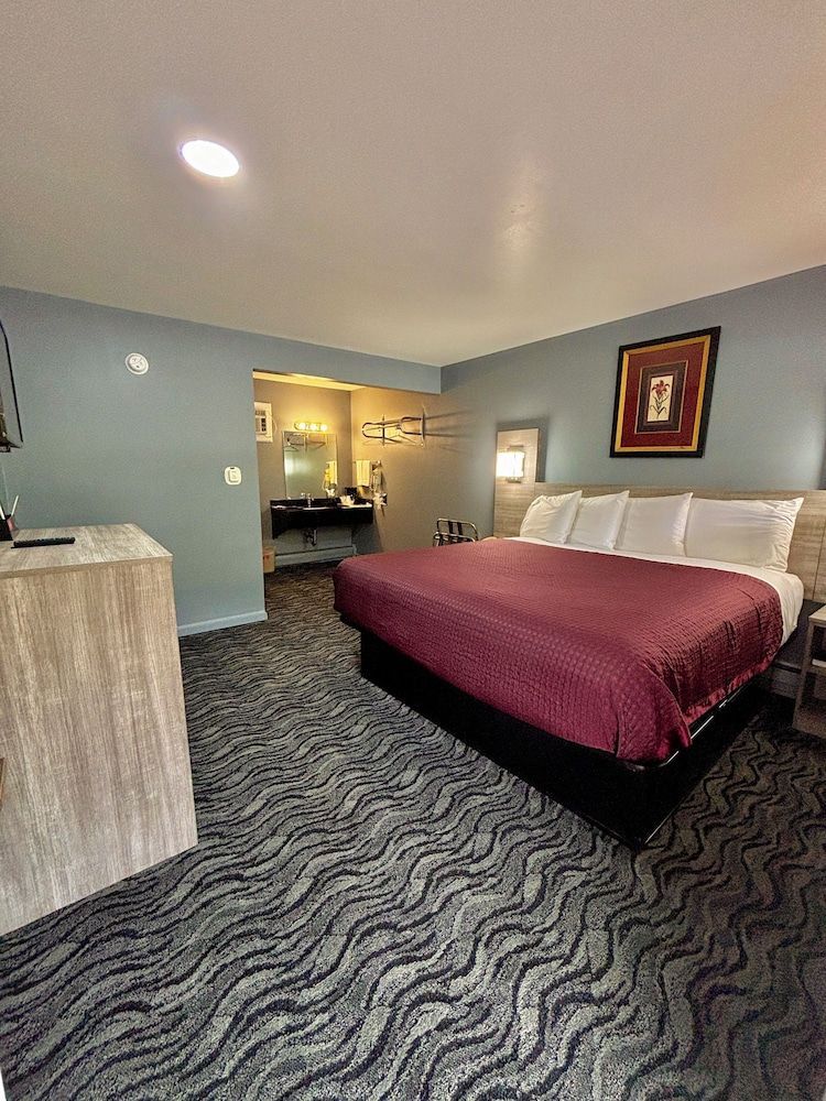 Hometown Inn Athens 2