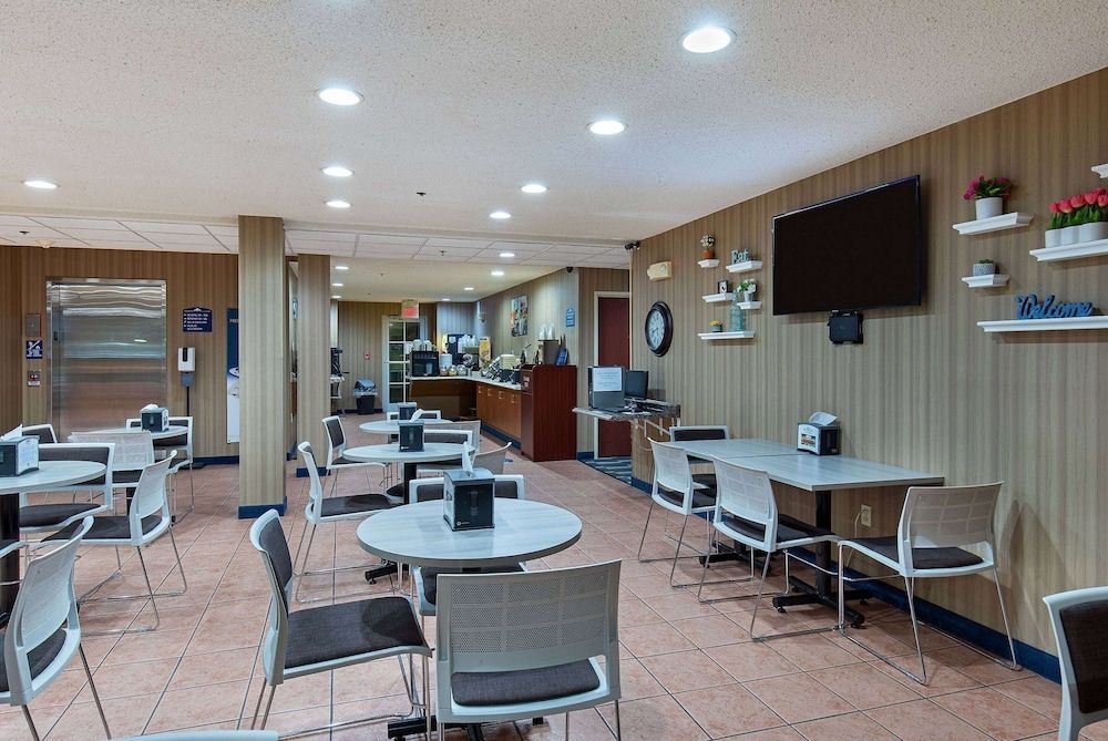 Microtel Inn & Suites by Wyndham Dry Ridge 2