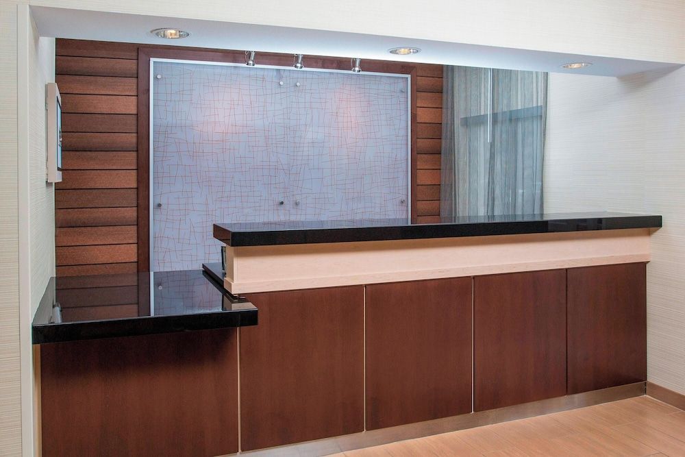 Fairfield Inn & Suites by Marriott Terre Haute 2