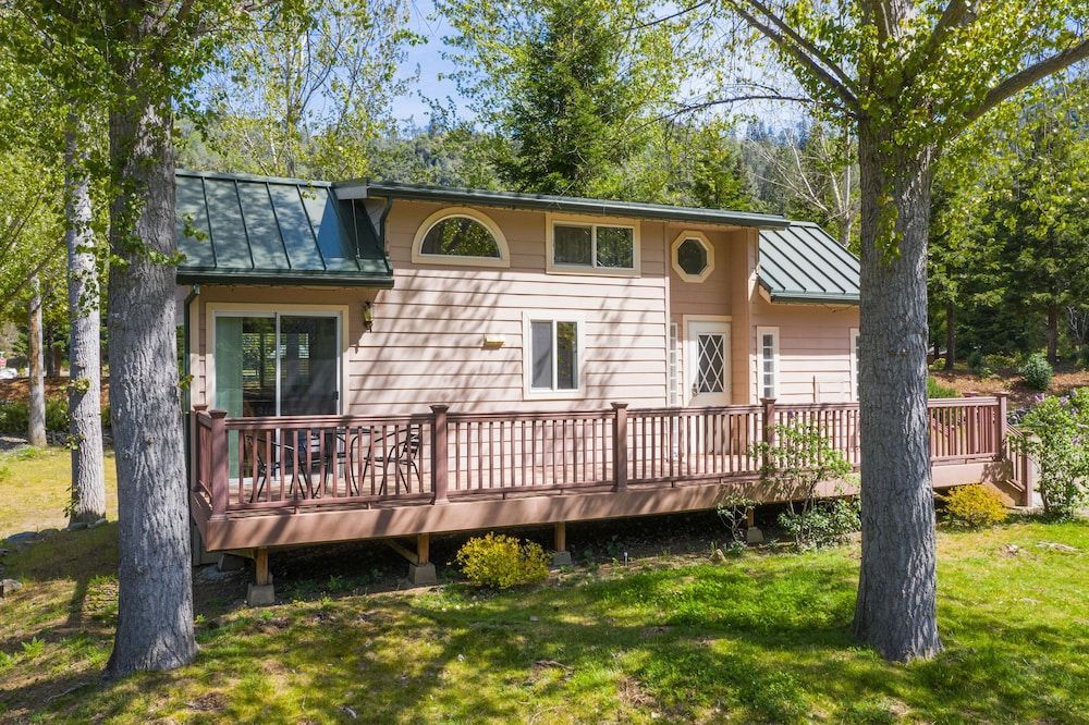 Strawhouse Resorts 2