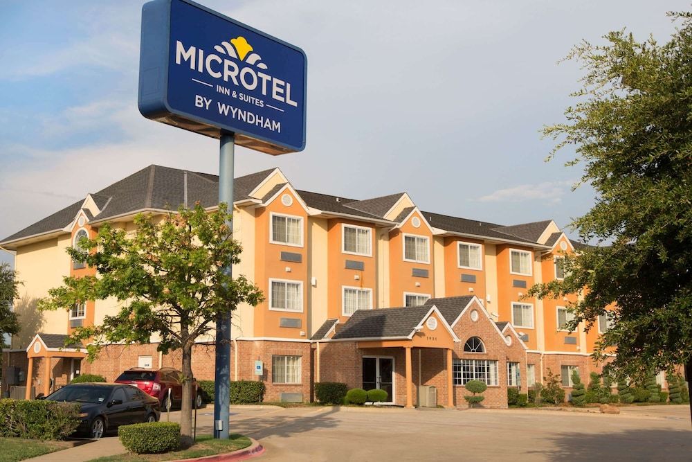 Microtel Inn & Suites by Wyndham Garland/Dallas 1