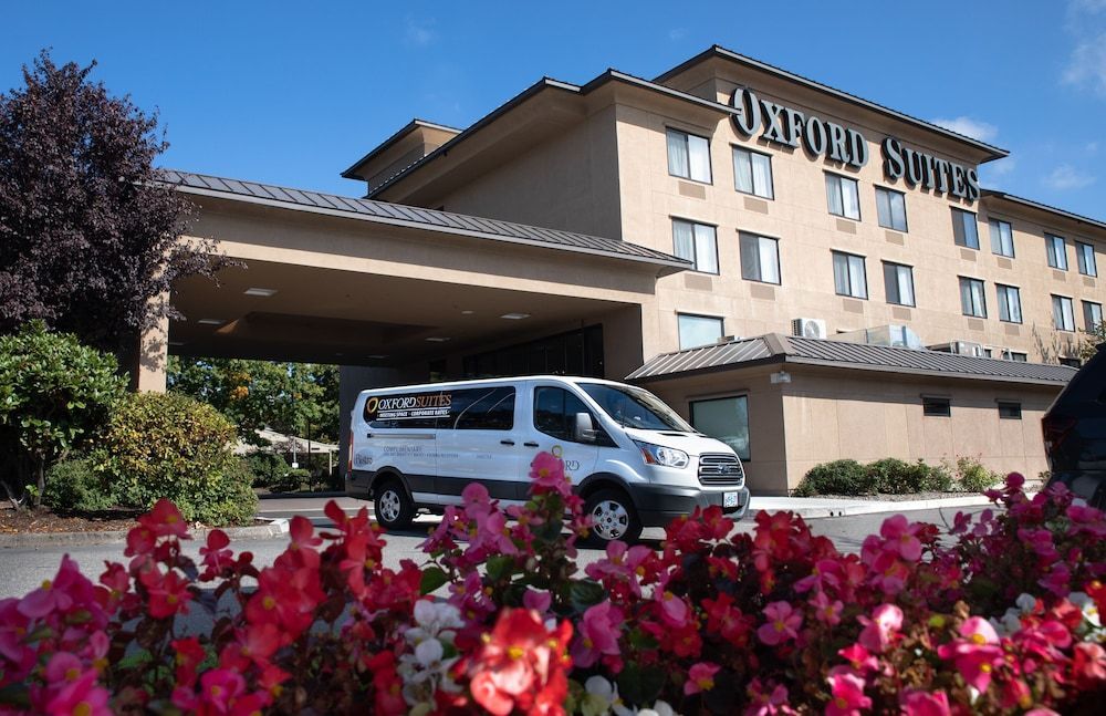 Oxford Suites Portland - Jantzen Beach 1