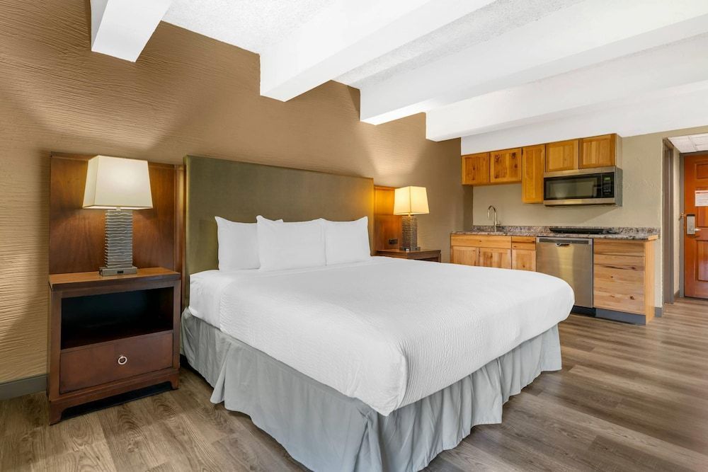 Fairway Inn and Suites, an Ascend Collection Hotel 1