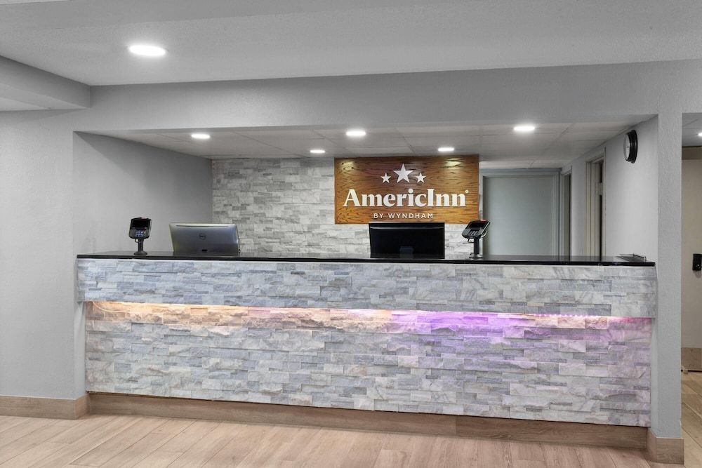 AmericInn by Wyndham Reedsburg 2