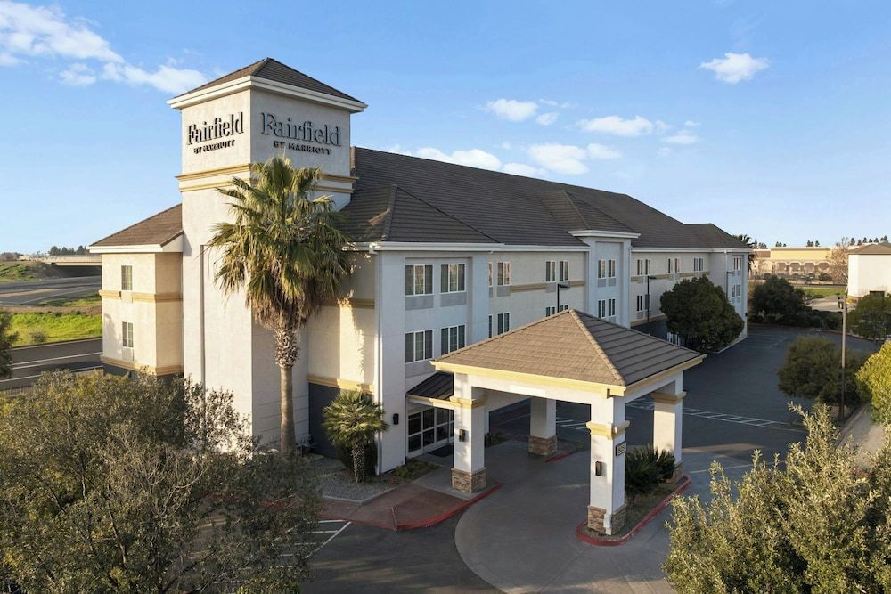 Fairfield Inn and Suites by Marriott Elk Grove 1