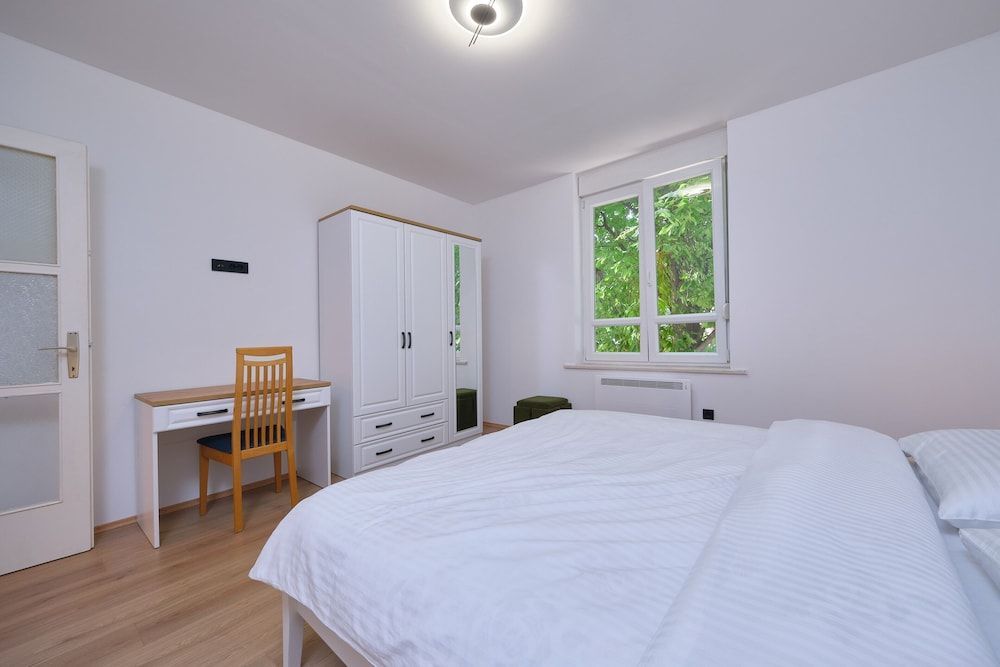 Bacci Central 2-Bedroom Apartment by Litto 2