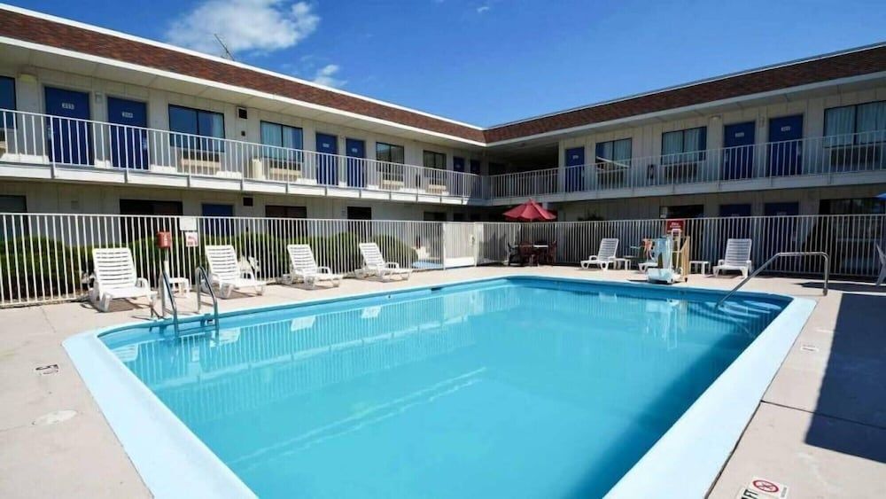 Motel 6 Windsor Locks, CT - Hartford 1