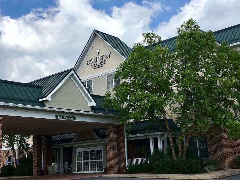 Country Inn & Suites by Radisson, Lewisburg, PA 1