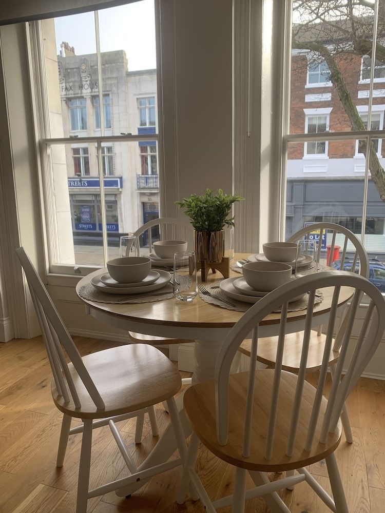 Hull Spacious Apartment 5 2
