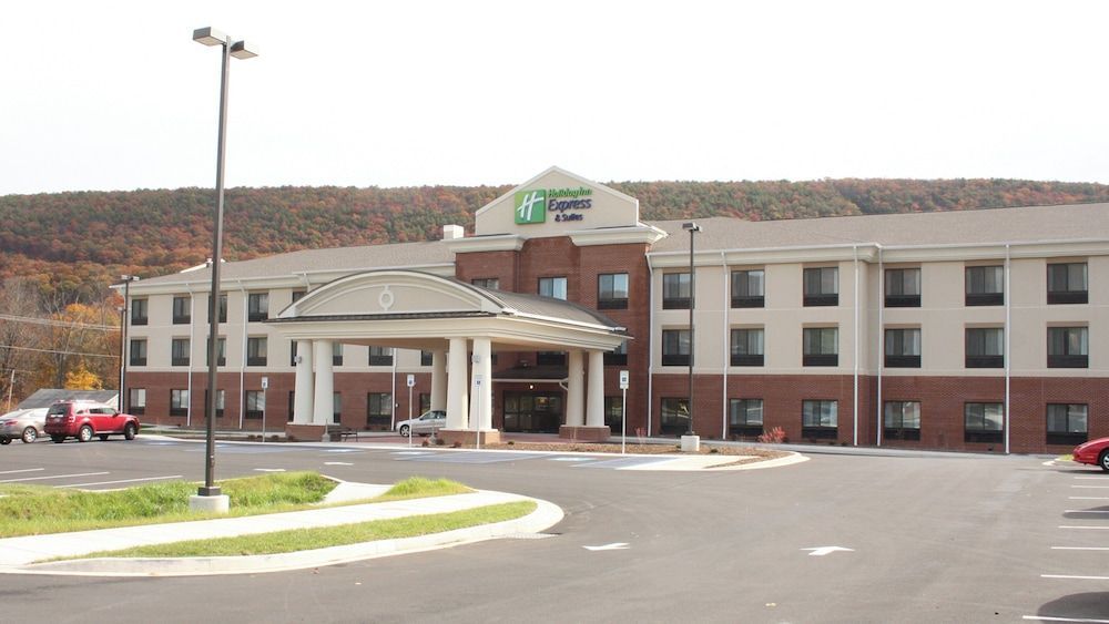 Holiday Inn Express & Suites CUMBERLAND - LA VALE by IHG 1