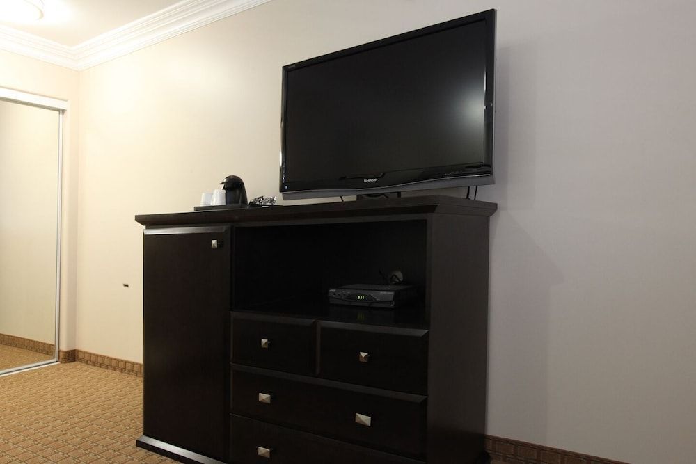 Raincross Hotel 2