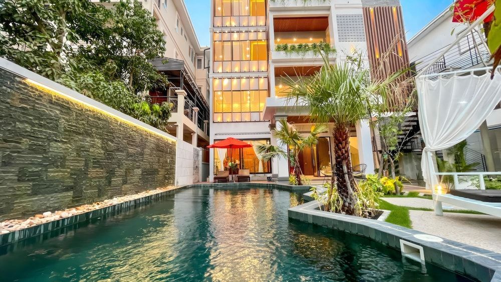 The Luxury 1