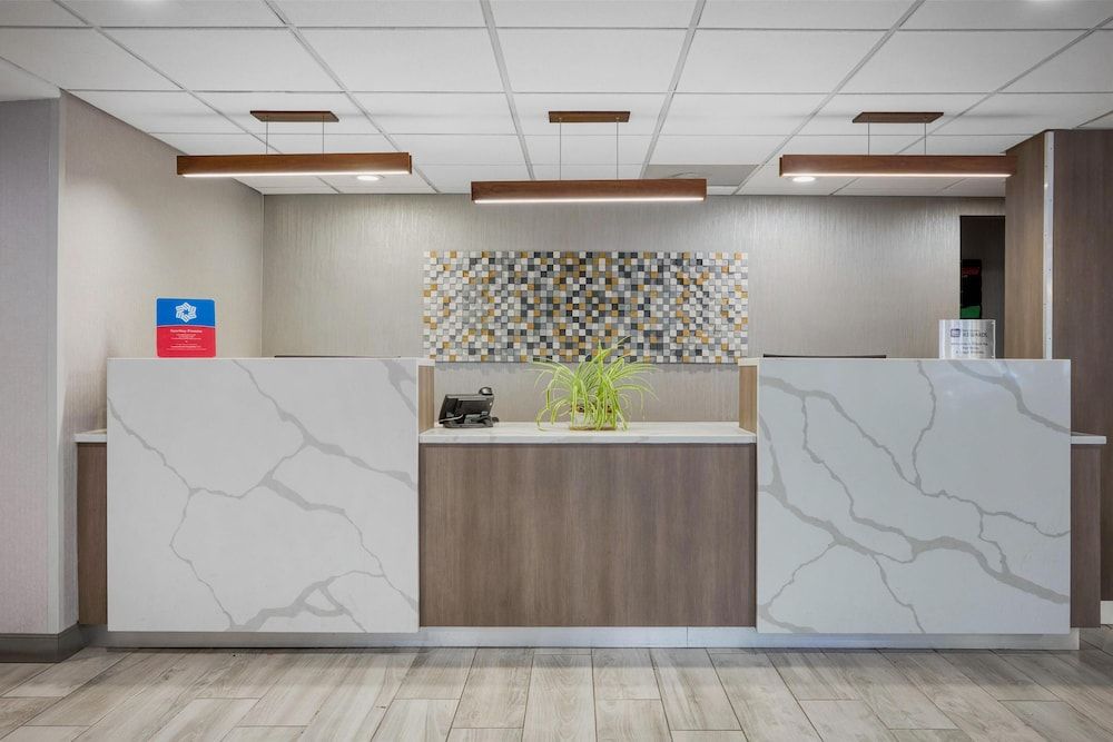 SureStay Plus Hotel by Best Western Chicago Lombard 2