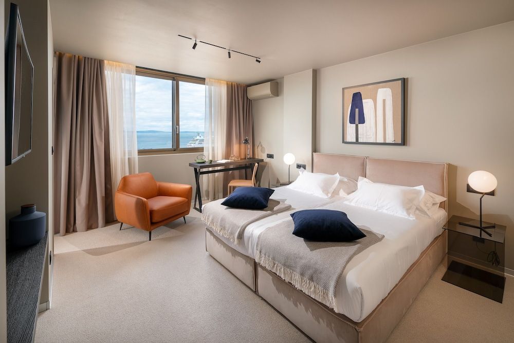 Royal Suites-Sky 2