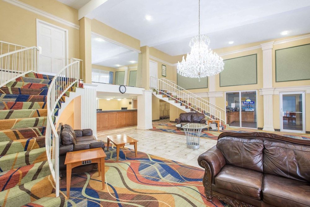 Days Inn by Wyndham Roanoke Hollins Near I-81 2