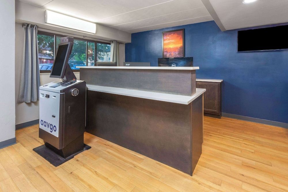 Travelodge by Wyndham Peoria 2
