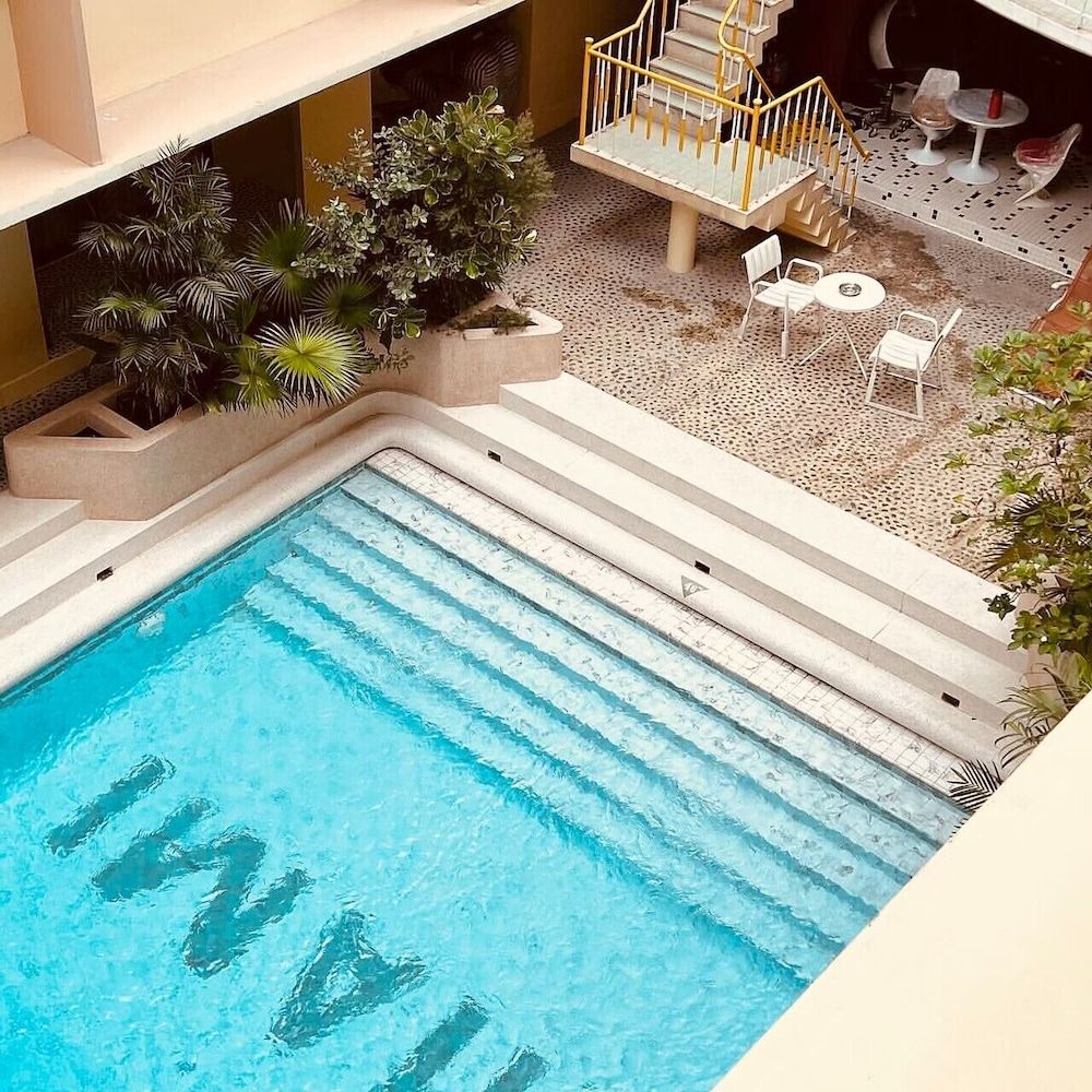 Miami Hotel 1