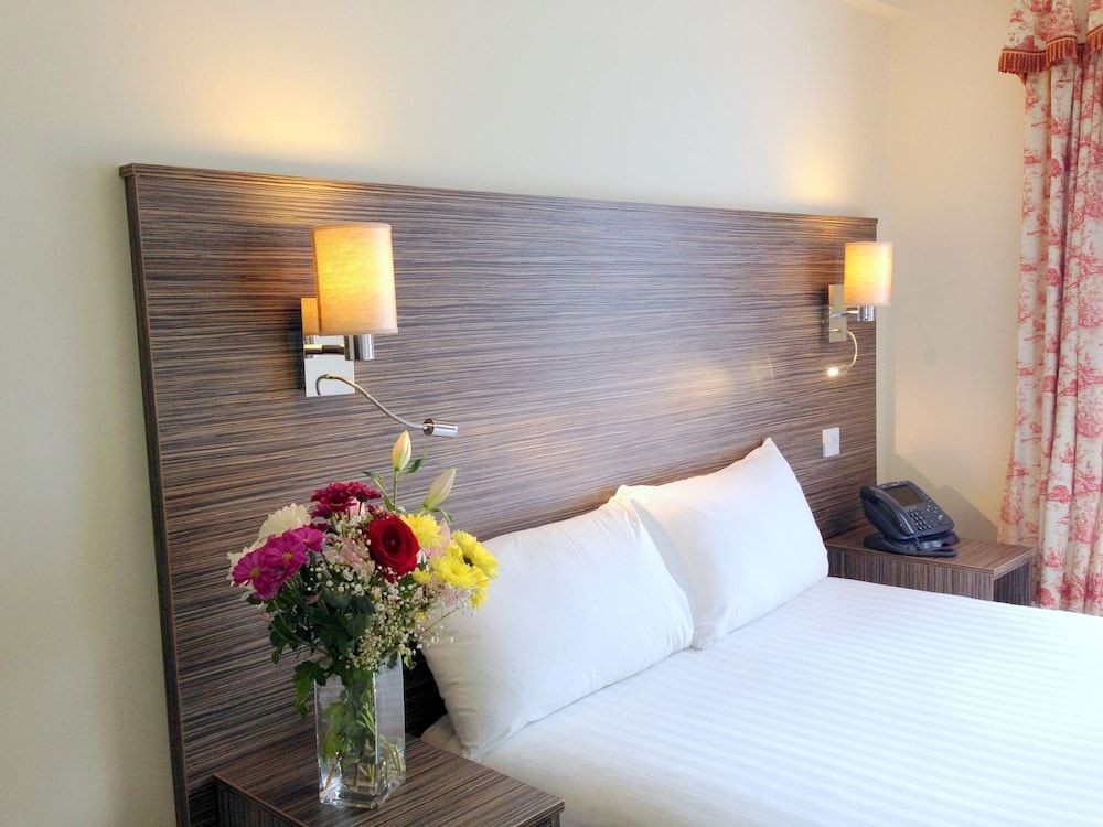 Ely House Hotel 1