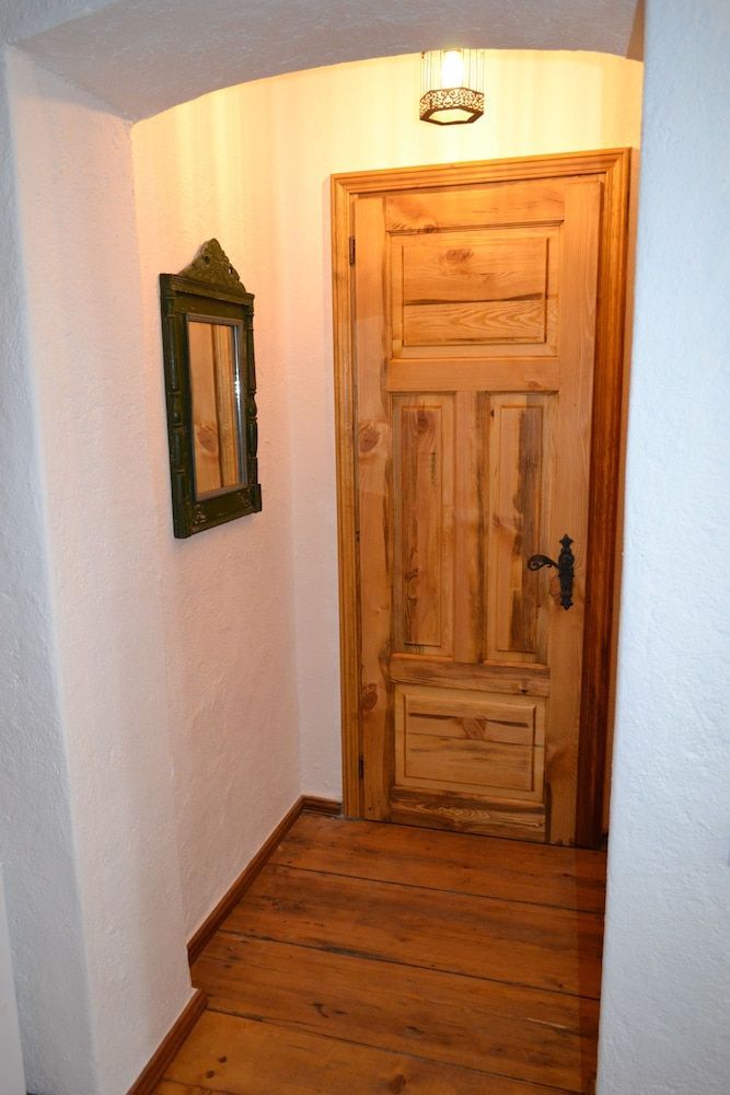 Casa Veche 2