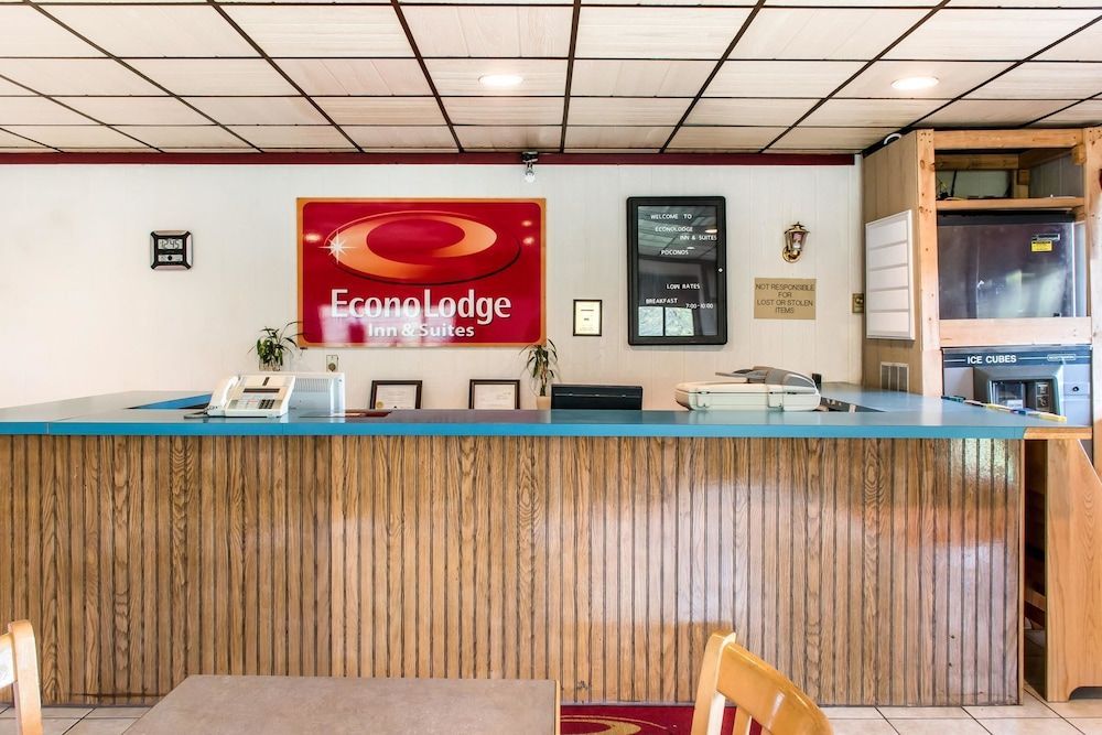 Econo Lodge Inn & Suites Lake Harmony - Pocono Mountains Area 2