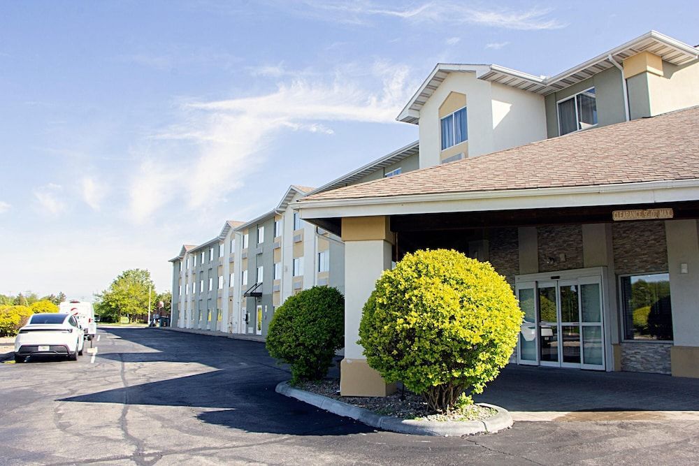 Baymont by Wyndham Maumee Toledo 1