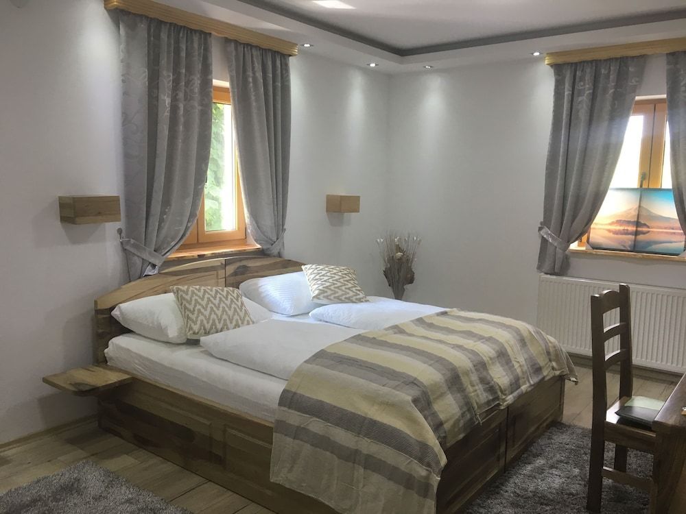 Rustic Inn River 2