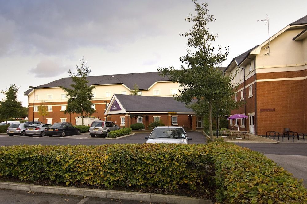 Premier Inn Warrington - M6/J21 1