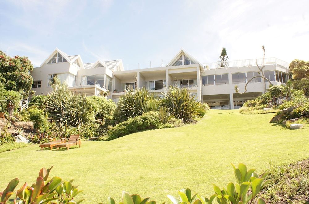 The Pink Lodge on the Beach 1
