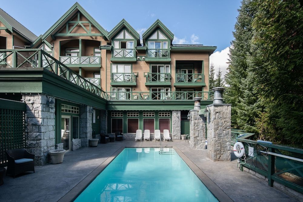 Pinnacle Hotel Whistler 1