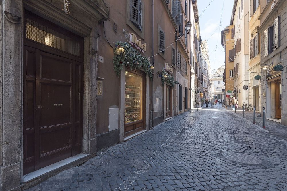GuestHost - Montecitorio & Pantheon Stylish Flat 1