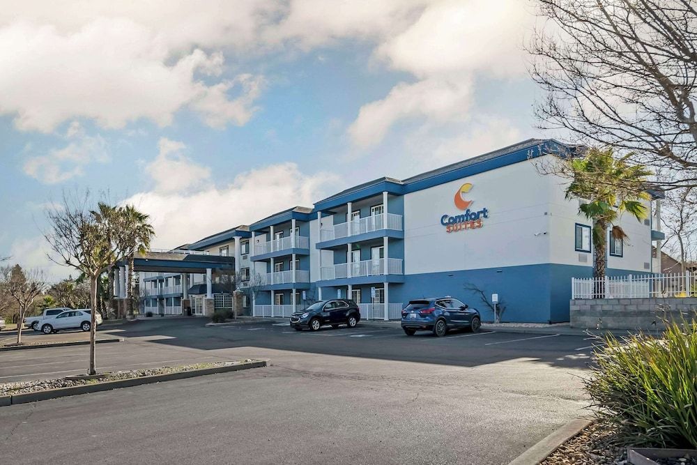 Comfort Suites Red Bluff near I-5 1