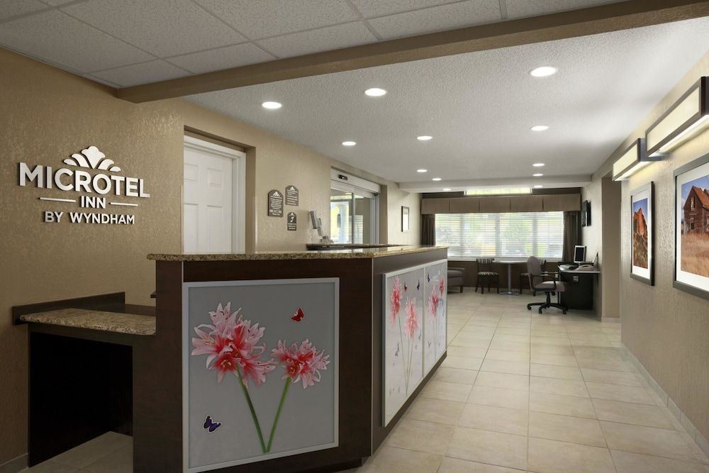 Microtel Inn By Wyndham Mineral Wells/Parkersburg 2