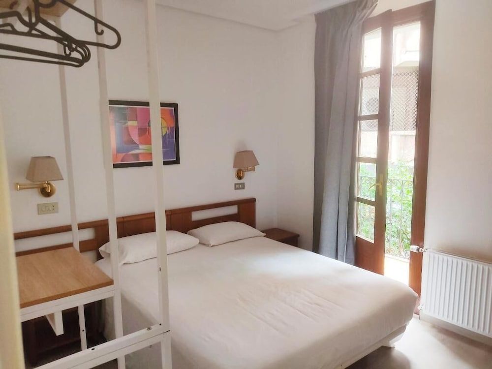 Hotel Lauxeta Berria 1