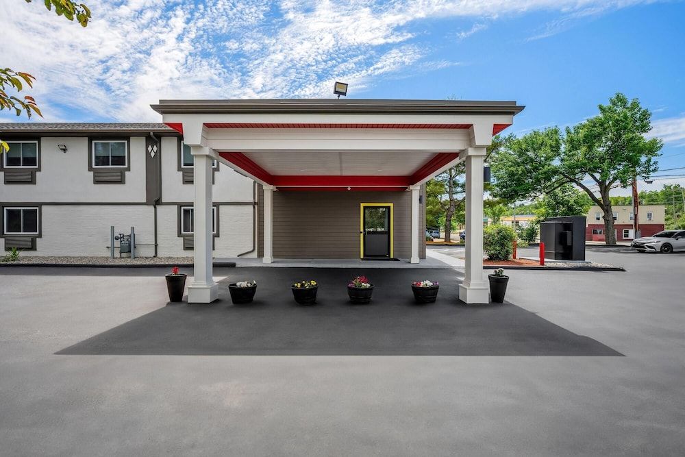 Super 8 by Wyndham Lewiston Auburn Area 1