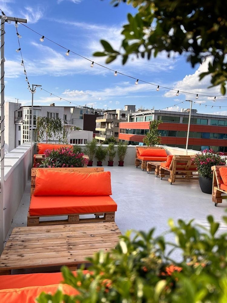 Graffiti Hotel Rooftop - Central Location 1