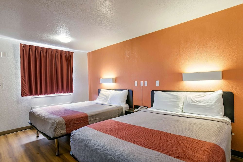 Motel 6 Dothan, AL 1