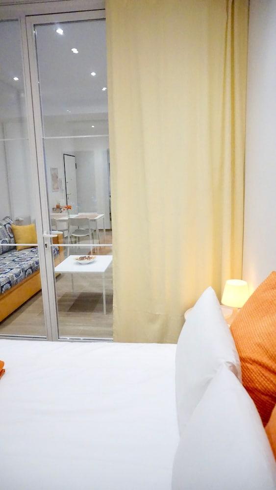 Spacious Peaceful Studio with Garden Patio 2