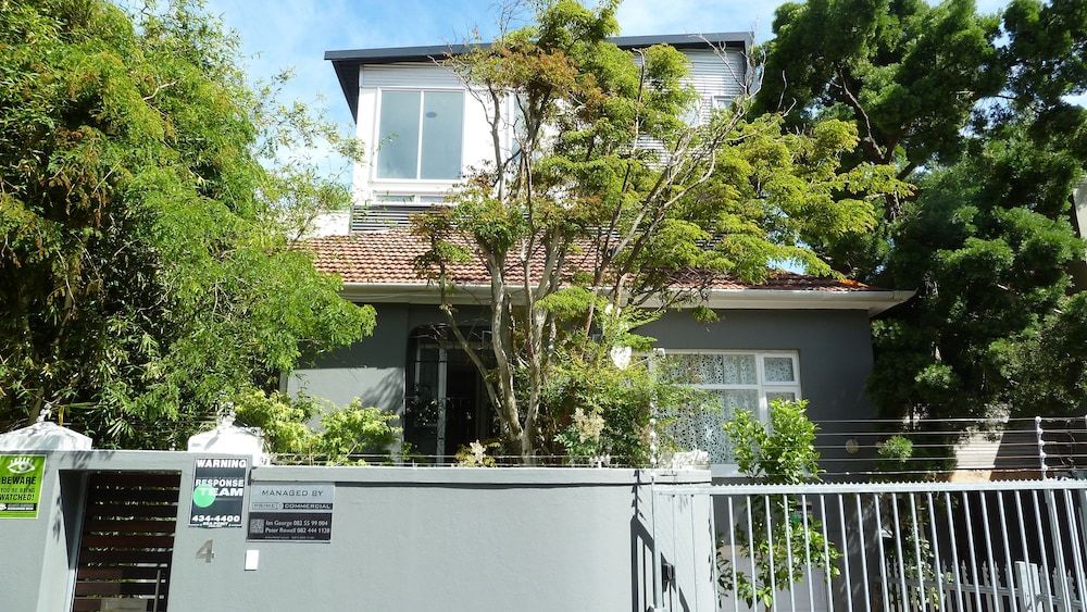 4 on Highworth Apartments and Studios 1